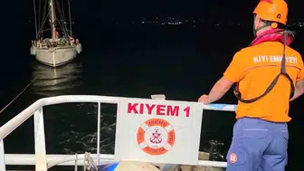 Bozcaada açıklarında motoru bozulan tekne paniği