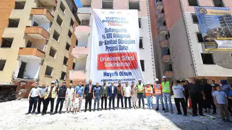 Sultangazi’de eski binalar yıkılıyor yerine yenileri geliyor