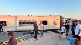 Kütahya yolunda otobüs faciası 31 kişiyi hastanelik etti