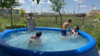 Karslı çocuklar harçlıklarını birleştirip kendi havuzlarını kurdu
