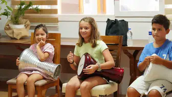 Ayvalıklı çocuklar ritim atölyesinde sosyalleşiyor