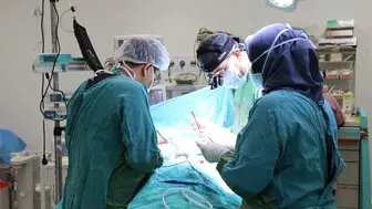 Sivas’ta şah damarı ameliyatında riskli hastaya lokal anestezi yöntemi