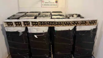Kemer'deki bir otelin deposundan 13 bin litre kaçak şampanya çıktı