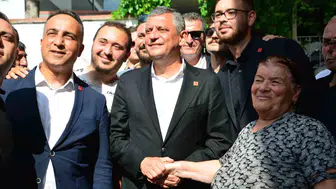 Özgür Özel acılı gününde Tufan Köse’nin yanına gitti