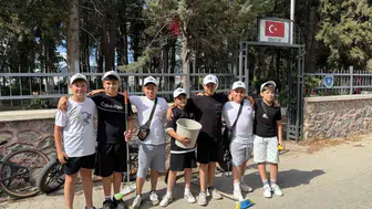 12 yaşındaki iki çocuktan İznik’te anlamlı şehitlik ziyareti