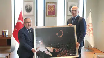 Bakan Ersoy 15 Temmuz hafızasını tazelemek için dernekle buluştu