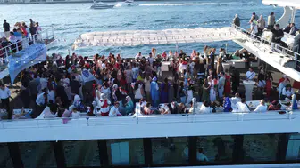 Dünya gençleri Türk kültürünü İstanbul Boğazı’nda uğurladı
