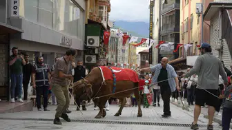 Artvin’de geleneksel Kafkasör coşkusu sokaklara taştı