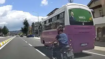 Sapanca trafiğinde plakasız motosikletle terör estirdi