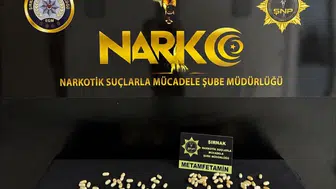 Midesinde 151 parça uyuşturucu taşıyan iki kişi yakalandı