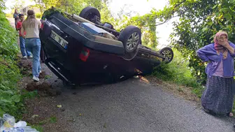 Giresun'da yokuşta geri kayan otomobil takla attı