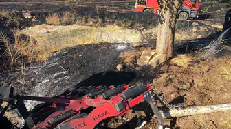 Adıyaman'da anız yangınına giden traktör küle döndü