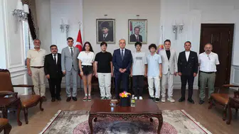 Ordu’nun gurur tablosu olan şampiyon öğrenciler Vali ile buluştu
