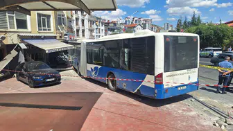 Ankara Mamak'ta belediye otobüsü dükkana daldı 7 yaralı