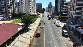 Mersin Gazi Paşa Caddesi yeni ağaçlarıyla gölgeye kavuşuyor