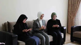 Bakan Göktaş şehit annesini evinde ziyaret etti