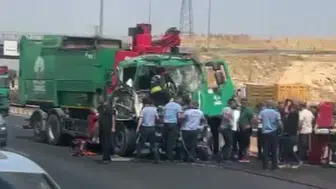 Gaziantep çevre yolunda çöp kamyonu tıra çarptı