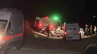 Adana'da gece yarısı dehşeti Üç kişi sokak ortasında vuruldu