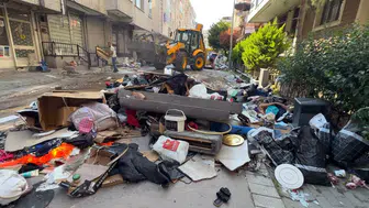 Avcılar'da ev sahibi cezaevindeki kiracısının eşyalarını sokağa attı