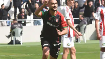 Karşıyaka golcüsünü takımda tutmak için gün sayıyor