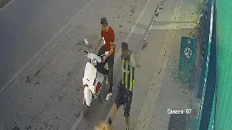 Sokaktaki kediye tekme atan şahıs emniyetten kaçamadı