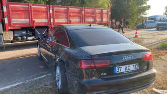 Kastamonu yolunda kaza İki otomobil hurdaya döndü