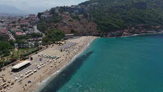 Alanya sahillerinde sıcaklık rekoru ve turist yoğunluğu