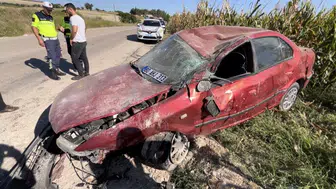 Kadirli'de otomobiller kavşakta çarpıştı