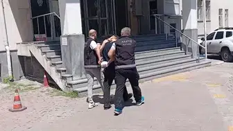 Kayseri polisi üç yıllık firariyi saklandığı adreste kıskıvrak yakaladı