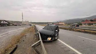 Tosya’da sağanak yağış D100 trafiğini felç etti
