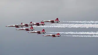 NATO alarmı: 56 bin personel sahada, gökyüzünde nefes kesen prova