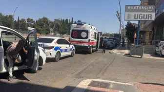 Haliliye'de motosiklet park halindeki araca çarptı