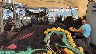 Tekirdağlı balıkçılar ağlarını onarıyor Bu sezon palamut bereketi kapıda