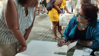 Buket Uzuner Burhaniyeli okurlarıyla Ören’de buluştu
