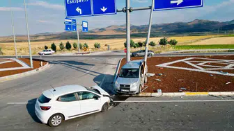 Afyonkarahisar’da kavşak kazası 7 kişi yaralandı