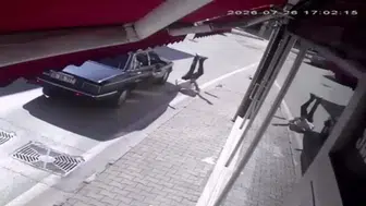 Mudanya’da yolun karşısına koşan yayaya otomobil çarptı