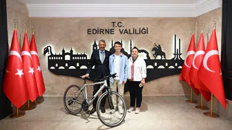 Çöp toplayan öğrenciye valilikten anlamlı destek