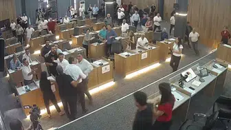 Toroslar meclisinde yumruklar havada Başkan ve üye karşı karşıya geldi