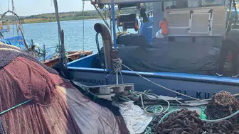 Didim açıklarında balıkçı tekneleri denetimden geçti