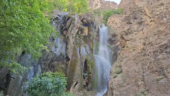 Hakkari’nin buzdan heykeli Ava Ore Şelalesi her mevsim ilgi çekiyor