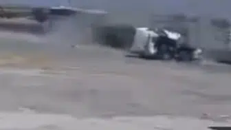 Viranşehir kara yolunda kamyona çarpan TIR'ın kabini koptu