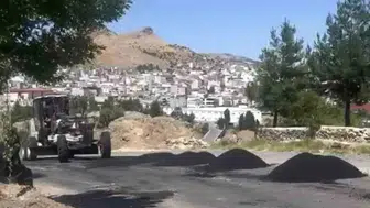 Vatandaşın ağaç dikerek protesto ettiği yolda çalışmalar başladı