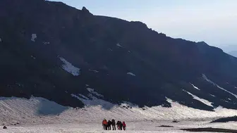 İnegöl ekibinden Erciyes zirvesinde 15 Temmuz anması