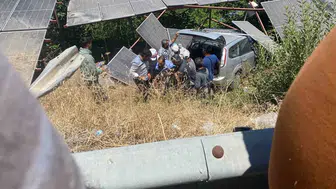 Birecik'te otomobil uçurumun kıyısında durdu