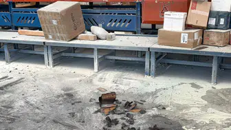 Samsun'da bir kargo kolisi aniden alev aldı
