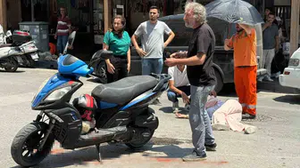Antalya’da motosiklet kazasında yaralanan gence esnaf şemsiye oldu