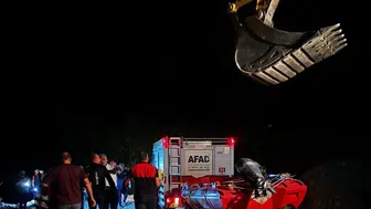 Siirt'te baraj suları yükselince genç çayın ortasında mahsur kaldı