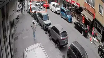 Sultangazi’de kuryeyi havaya uçuran kaza kamerada