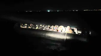Didim açıklarında yakalanan göçmen botuna müdahale