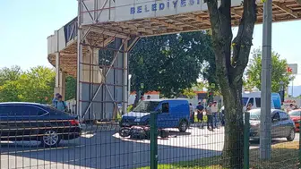 Mudanya kavşağında motosikletli sürücü otomobille çarpışarak ağır yaralandı